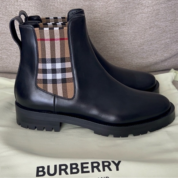 BURBERRY LEATHER CHECK CHELSEA BOOTS - Picture 1 of 6